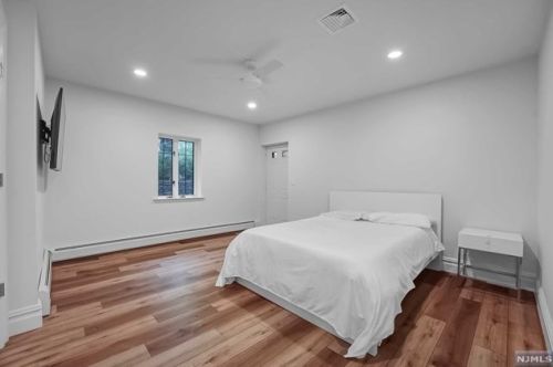 2 Toboggan Rdg Rd, Upper Saddle River NJ 07458-2521 exterior