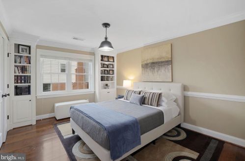 1008 Kimberwicke Rd, Mc Lean VA 22102-1328 exterior