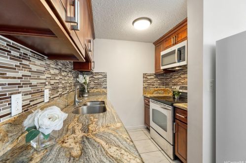 801 Ala Nioi Pl, Honolulu HI  96818-3056 exterior