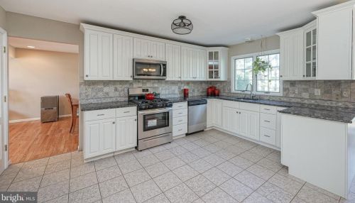 317 Kraft Ct, Camden NJ 08107-1075 exterior