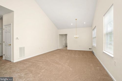 135 Burholme Dr, Trenton NJ 08691-3336 exterior