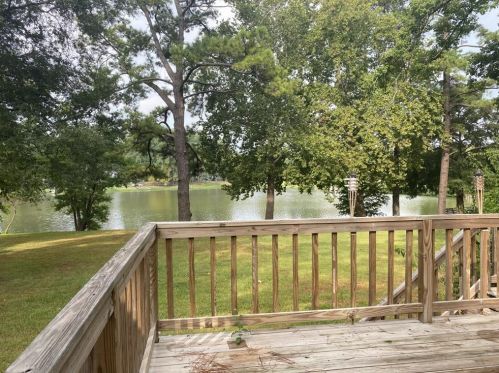 1572 Pine Lake Cir, Montgomery TX  77316-2756 exterior