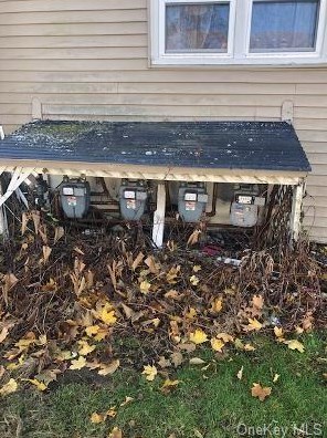 60 Leroy Ave, Valhalla NY 10595-1474 exterior