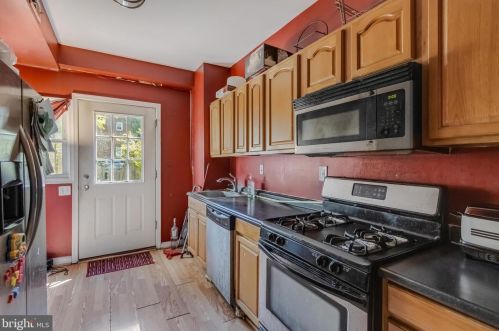 2107 Fairlawn Ave, Washington, DC 20020-5319