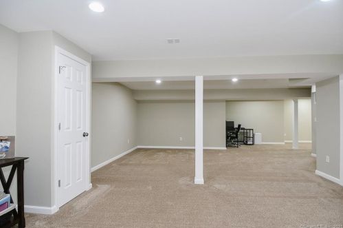 41 Windermere Vlg Rd, Ellington CT exterior