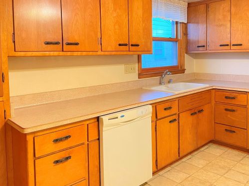 7100 Verona Ct, Milwaukee WI 53219-3932 exterior