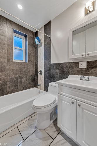 5937 Artesian Ave, Chicago IL 60645-5301 exterior