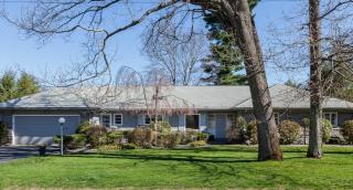 180 Pinewood Dr, Springfield, MA 01106-1640