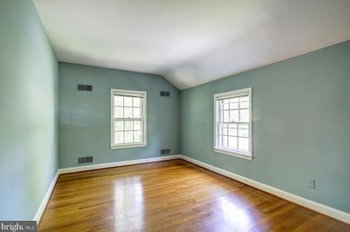 10512 Gainsborough Rd, Rockville MD 20854-3717 exterior