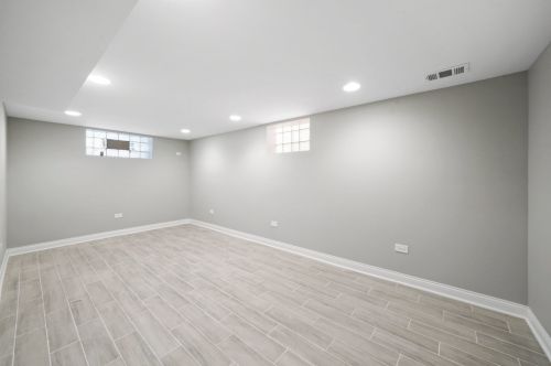 5548 Kilbourn Ave, Chicago IL  60629-4808 exterior