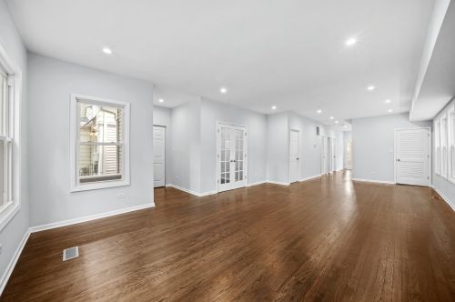 5917 Washtenaw Ave, Chicago IL  60659-3913 exterior