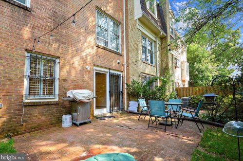 5025 Domain Pl, Alexandria VA 22311-5060 exterior