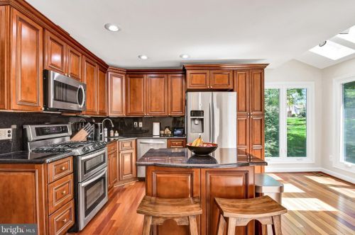 6121 Joust Ln, Alexandria VA 22315-4808 exterior