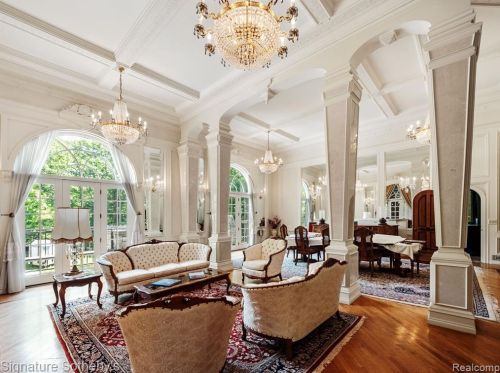 2009 Victoria Hl, Rochester MI exterior