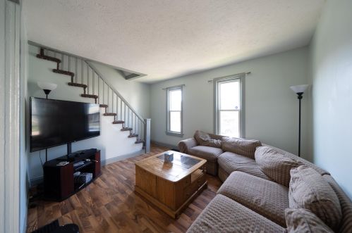 743 Bates St, Grand Rapids MI 49506-2615 exterior