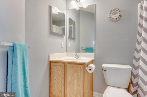 105 Knollwood Dr, Lancaster PA 17601-5613 exterior