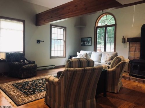 8 Dogwood Ct, Hackettstown NJ exterior