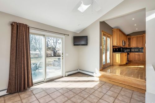 1524 Louis Kossuth Ave, Bohemia NY 11716-1510 exterior