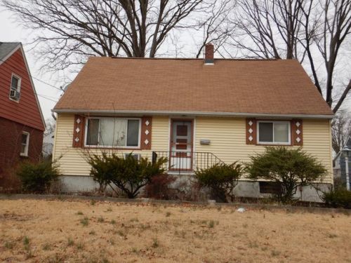 190 New Milford Ave, Dumont, NJ 07628-2820