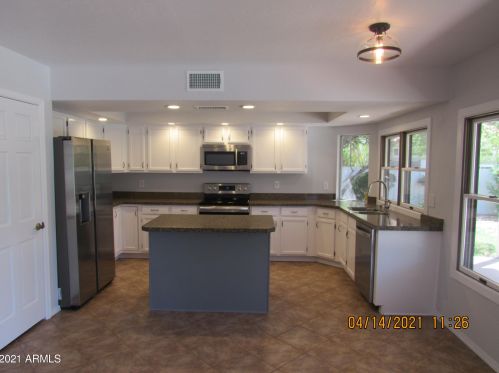 4563 Acoma Dr, Phoenix AZ  85032-4842 exterior