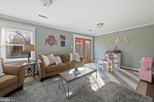 10205 Arizona Cir, Bethesda MD 20817-1227 exterior