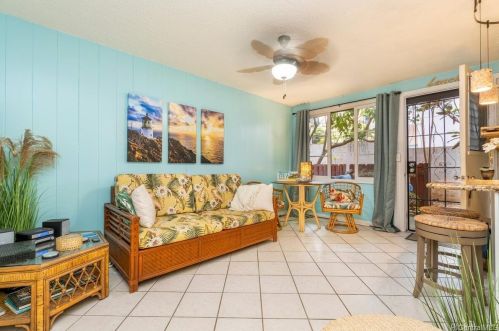 423 Kaiolu St, Honolulu, HI 96815-2267