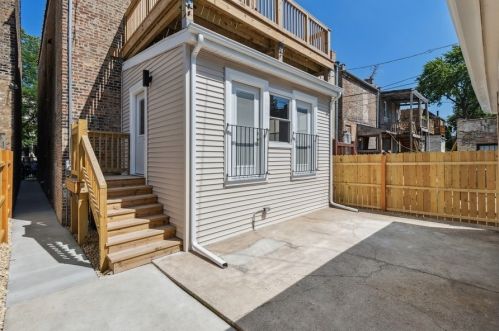 4812 Forrestville Ave, Chicago IL 60653-3425 exterior