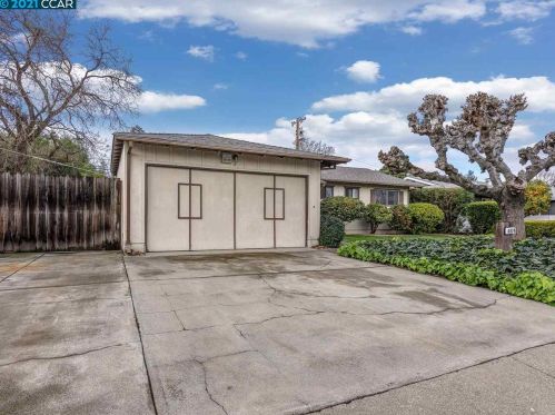 4824 Cherokee Dr, Concord, CA 94521-2120