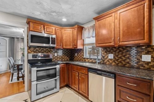 4 Ludington Rd, Worcester MA 01602-3223 exterior