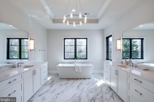 6801 Dillon Ave, Mc Lean VA  22101-4435 exterior