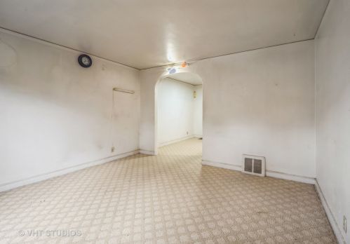 8849 Kenwood Ave, Chicago, IL 60619-7033