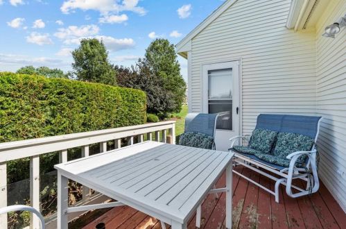 96 Nipmuc Trl, Providence RI 02904-7753 exterior