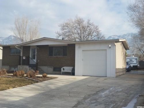 9929 Dolomite Ln, Sandy, UT 84094-4019