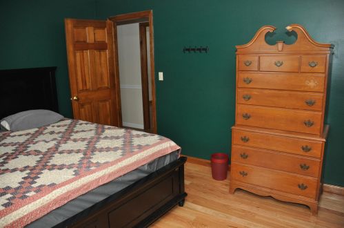 8 Brookwood Dr, Concord NH 03301-1800 exterior