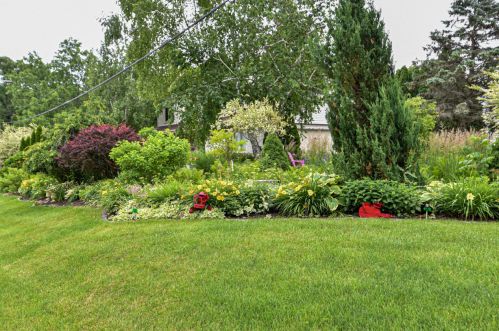 9578 Sequoia Dr, Milwaukee, WI 53217-1238