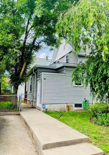 359 Carrington Ave, Woonsocket RI  02895-4622 exterior