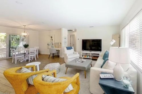 1271 Alhambra Cir, Naples FL 34103-3290 exterior