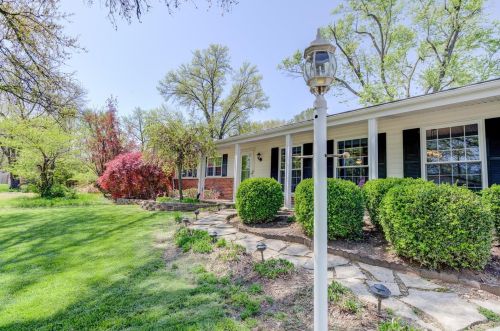 12664 Markaire Dr, Saint Louis, MO 63146-4410