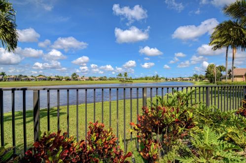 6947 Southport Dr, Boynton Beach FL 33472-6901 exterior