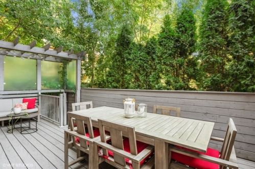 1222 Marion Ct, Chicago IL 60622-3892 exterior