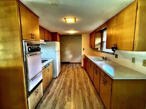 901 Cedar Ave, Waukegan IL 60085-7063 exterior