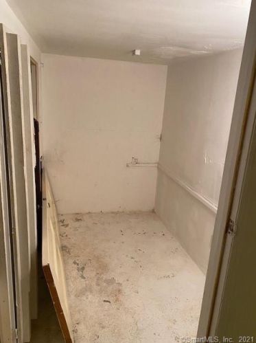 15 Anderson Rd, Norwalk CT 06851-2402 exterior