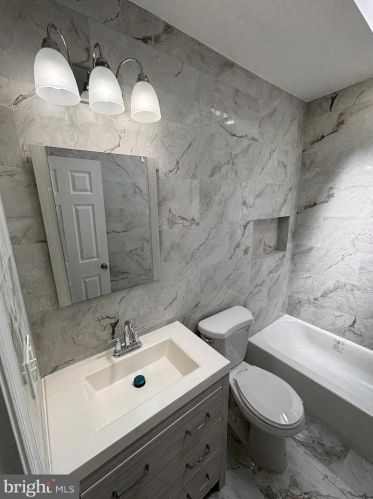 5810 Camac St, Philadelphia PA 19141-4123 exterior