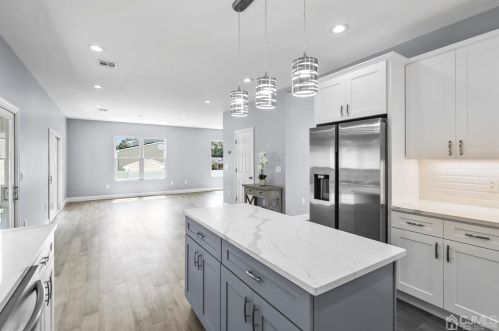 28 Twain Ave, Old Bridge NJ  08857-2110 exterior