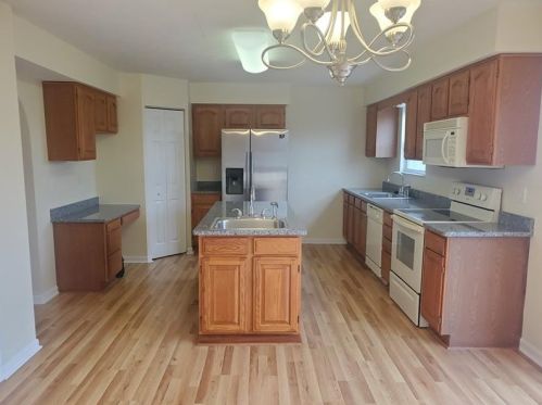 134 Nottingham Dr, Pittsburgh PA 15235-5120 exterior