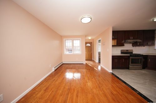 1004 Huntington Ave, Bronx NY  10465-1944 exterior