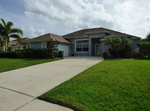 474 Carter Ave, Fort Pierce FL 34983-2999 exterior
