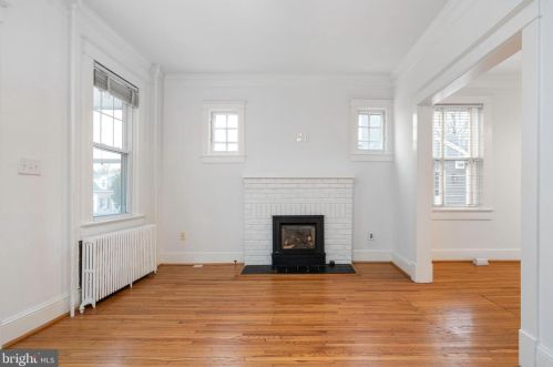 16 Masonic View Ave, Alexandria VA  22301-2204 exterior