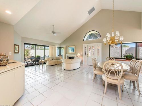 599 Bay Villas Ln, Naples, FL 34108-2844