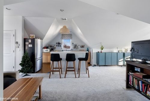 2212 Sunnyside Ave, Chicago IL 60630-3925 exterior